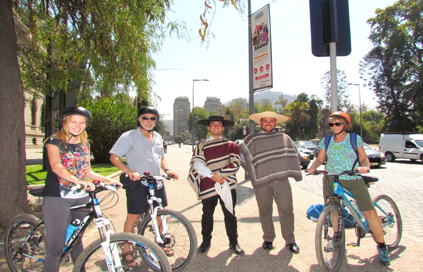 Tour en bicicleta Privado cultural & San Cristobal Hill 🕙9.30 am